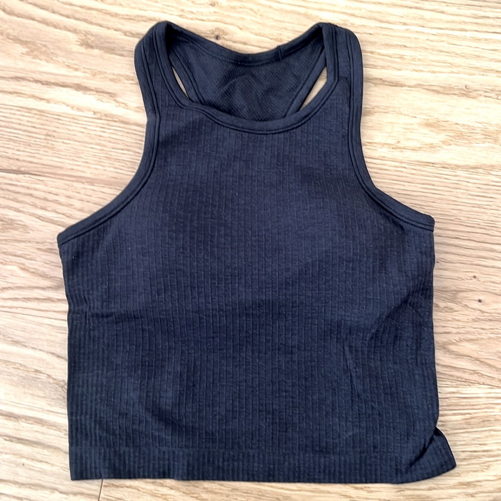 Lululemon Ebb to street crop